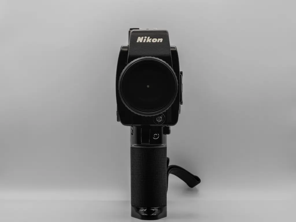 Nikon R8 SUPER Zoom