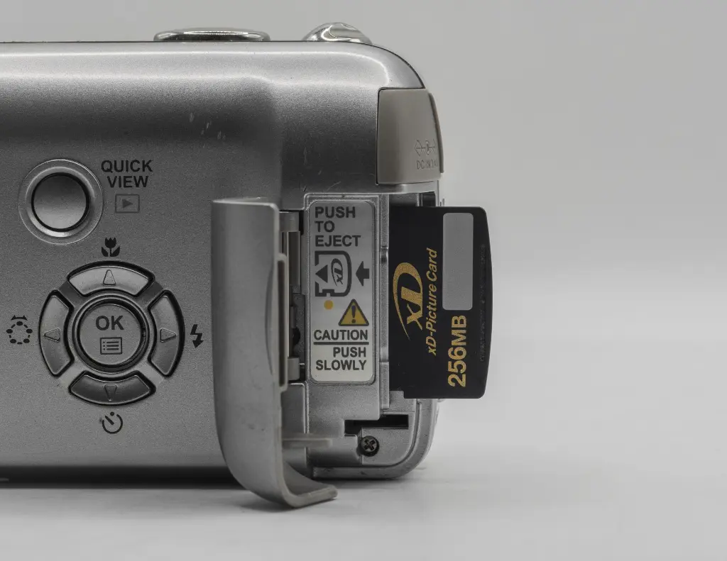 Olylmpus C-460 + PT-02118.webp