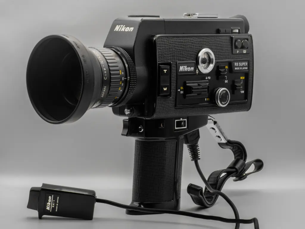 Nikon R8 SUPER + Accessories + Case